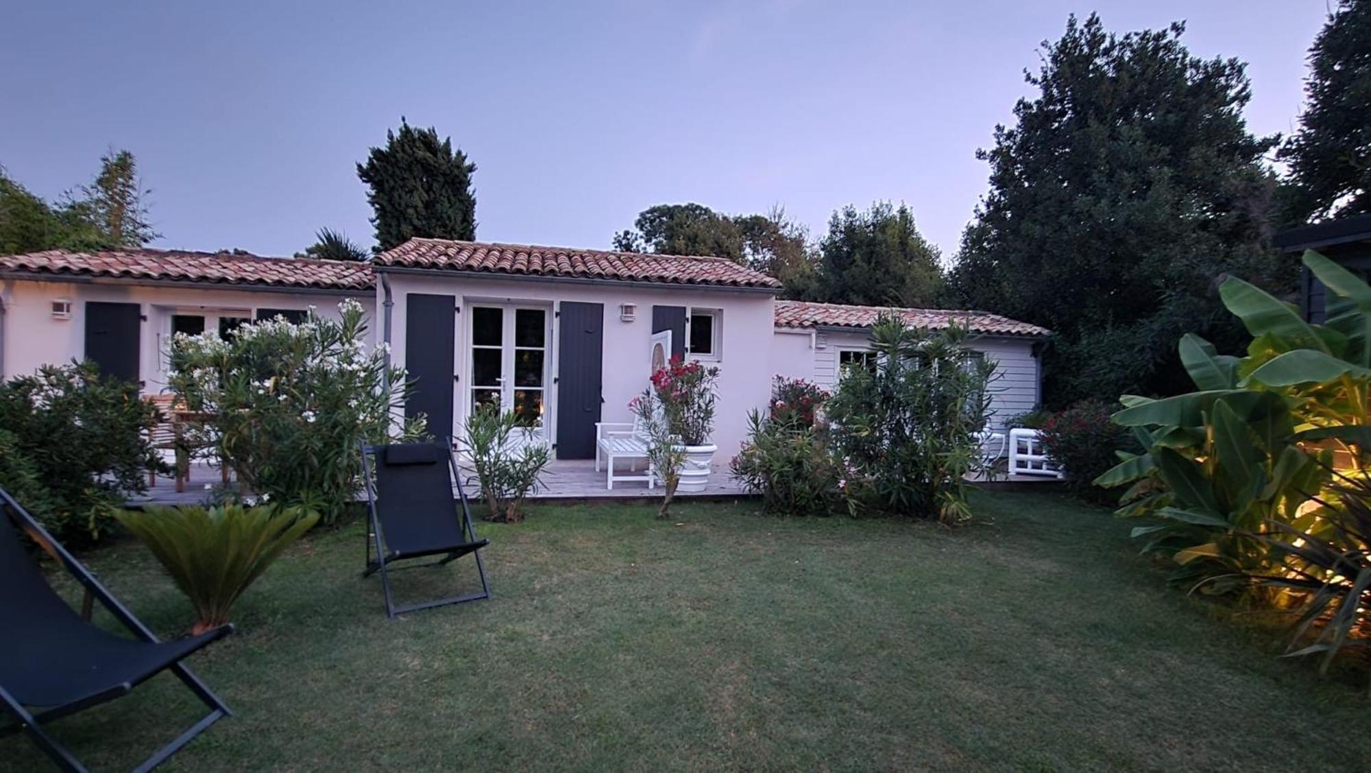 Le Jardin Des Portes Bed & Breakfast Les Portes-en-Re Exterior photo